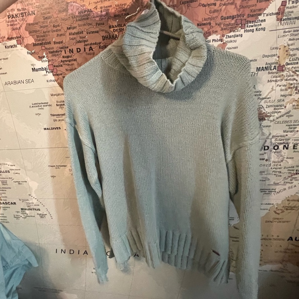 HOLLISTER TAYLOR SWIFT LOOK ALIKE SWEATER